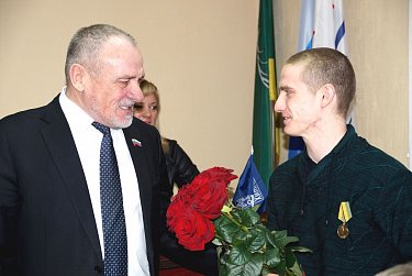 Награда нашла героя