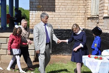 Рабочая поездка Александра Жаркова в Красногвардейский район