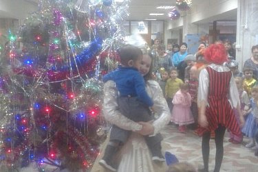 Депутат поздравил малышей