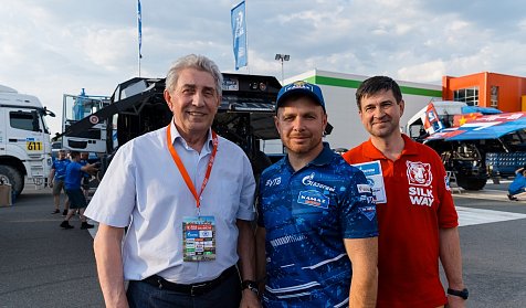 Участников ралли «Шелковый путь» встретили оренбуржцы