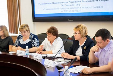 Областные парламентарии определились с вариантами решения «детских проблем»