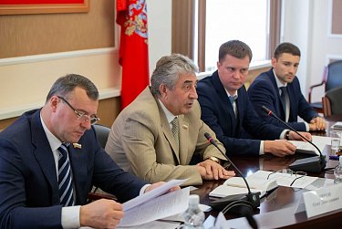 Олег Димов: «Необходимо не только показать школьникам спектр профессий, но и дать понимание их перспектив»