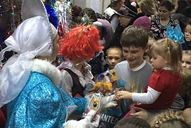 Депутат поздравил малышей