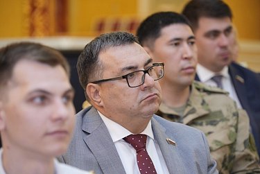 Депутаты Заксобрания удостоены наград за содействие в решении задач СВО