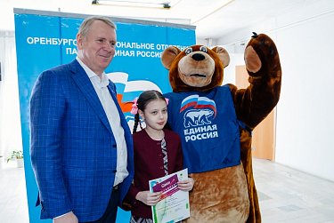 Депутаты наградили юных исследователей – участников конкурса «Дебют»