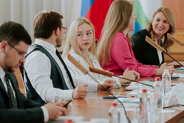 Работу Ассоциации открыли молодые парламентарии