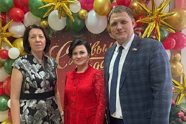 Оренбургская школа отметила 65-летие