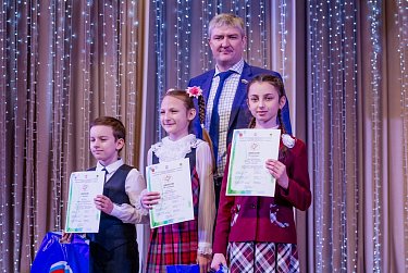 Депутаты наградили юных исследователей – участников конкурса «Дебют»