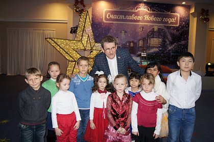 «Жизнь украшают сказками, у сказок дивный свет…»