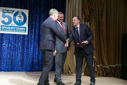 Олег Димов и Александр Трубников поздравили газовиков