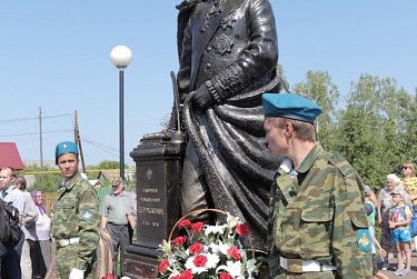 Памятник Гавриилу Державину открыли в родовом селе поэта 