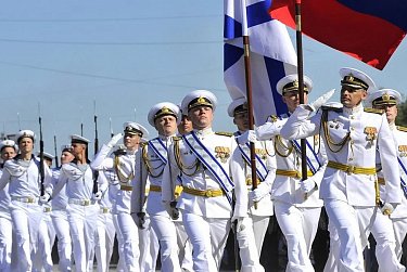 Сергей Грачев пожелал успехов военным морякам 