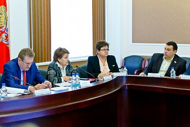 Доступность сотовой связи и Интернета – в центре внимания депутатов