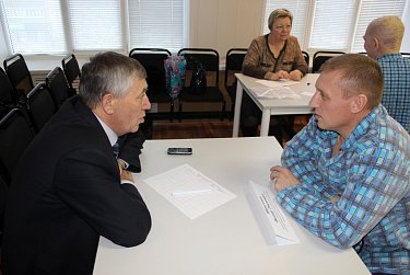 Депутат проконсультировал ветеранов