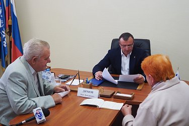 Олег Димов: «Сегодня приемная – это прямая связь власти всех уровней с населением»