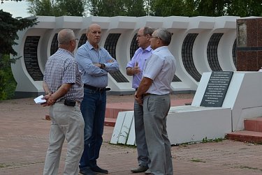 Рабочая неделя Геннадия Аверьянова проходит в территориях округа