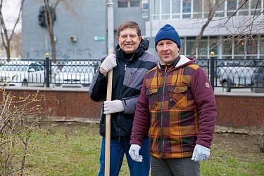 Депутаты на субботнике