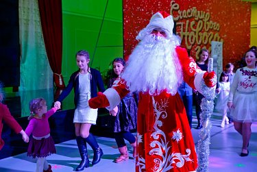 Андрей Аникеев: «Хочется, чтобы накануне Нового года все дети получили подарки от Деда Мороза»