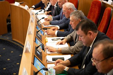 Оренбургские парламентарии рассмотрели более 30 вопросов