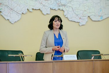 Экскурсию для школьников провела Оксана Набатчикова