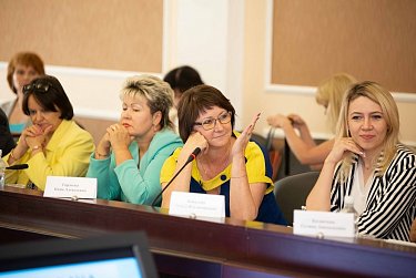 Областные парламентарии определились с вариантами решения «детских проблем»