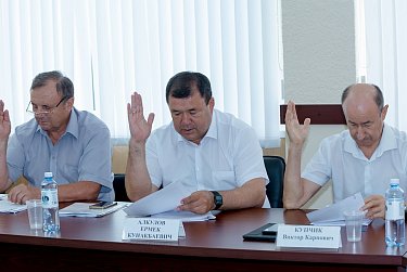 Мировой судья сможет не снимать мантию