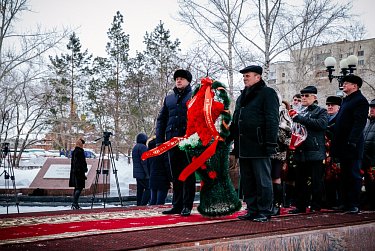 Помним героев