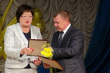 Сергей Салмин поздравил грачевских аграриев