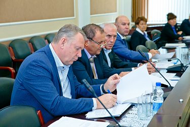 Утверждена повестка предстоящей парламентской сессии