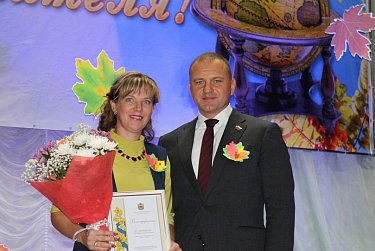 Педагоги принимают поздравления с профессиональным праздником