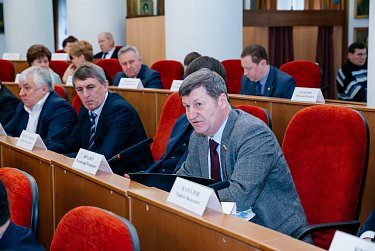 На заседании Законодательного Собрания области