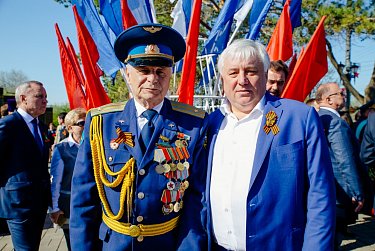 Торжественная церемония началась с минуты молчания