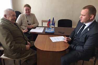 Сергей Салмин провел прием граждан в Грачевском районе