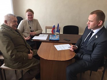 Сергей Салмин провел прием граждан в Грачевском районе