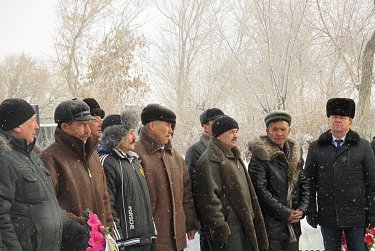 Помним героев