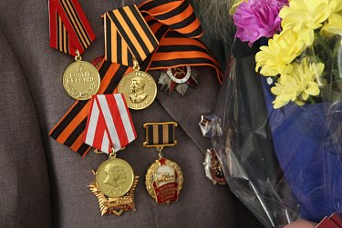 Депутаты навестили ветеранов