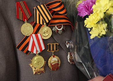 Депутаты навестили ветеранов