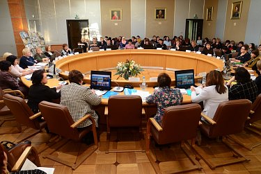 Тема дня: взаимодействие советов женщин и органов власти в решении проблем семей с детьми 