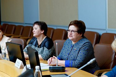 Награды победительницам конкурса «Женщина – героиня и созидательница»