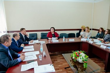 Парламент региона заслушает уполномоченных по правам человека и по правам ребенка