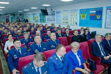 Парламентарии отметили сотрудников УФСИН 