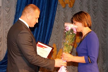 Сергей Салмин поздравил грачевских аграриев