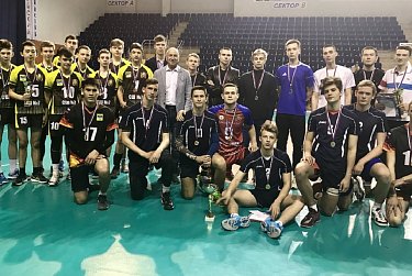 Геннадий Аверьянов поздравил победителей волейбольного турнира памяти В.Н.Григорьева