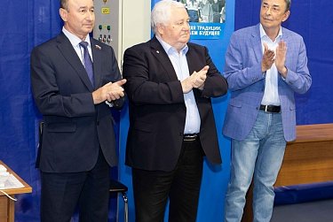 Виктор Купчик пожелал теннисистам клуба «Факел-Газпром» победы