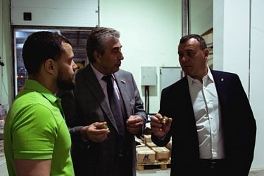 Депутаты посетили оренбургскую компанию «Пластик»