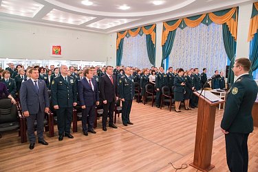 Олег Димов поздравил работников таможенной службы