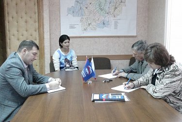 К депутату за помощью