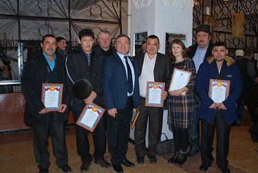 Упорно трудиться - будет хлеб в закромах водиться