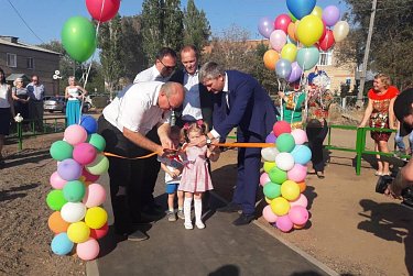 Депутаты Законодательного Собрания поздравили жителей сел Краснохолм и Курманаевка