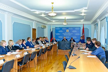 Комиссия по делам несовершеннолетних обсудила вопросы обеспечения безопасности в школах